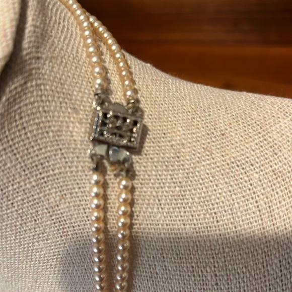 Vintage costume jewelry double strand pearl necklace, warm colour. - Picture 3 of 5